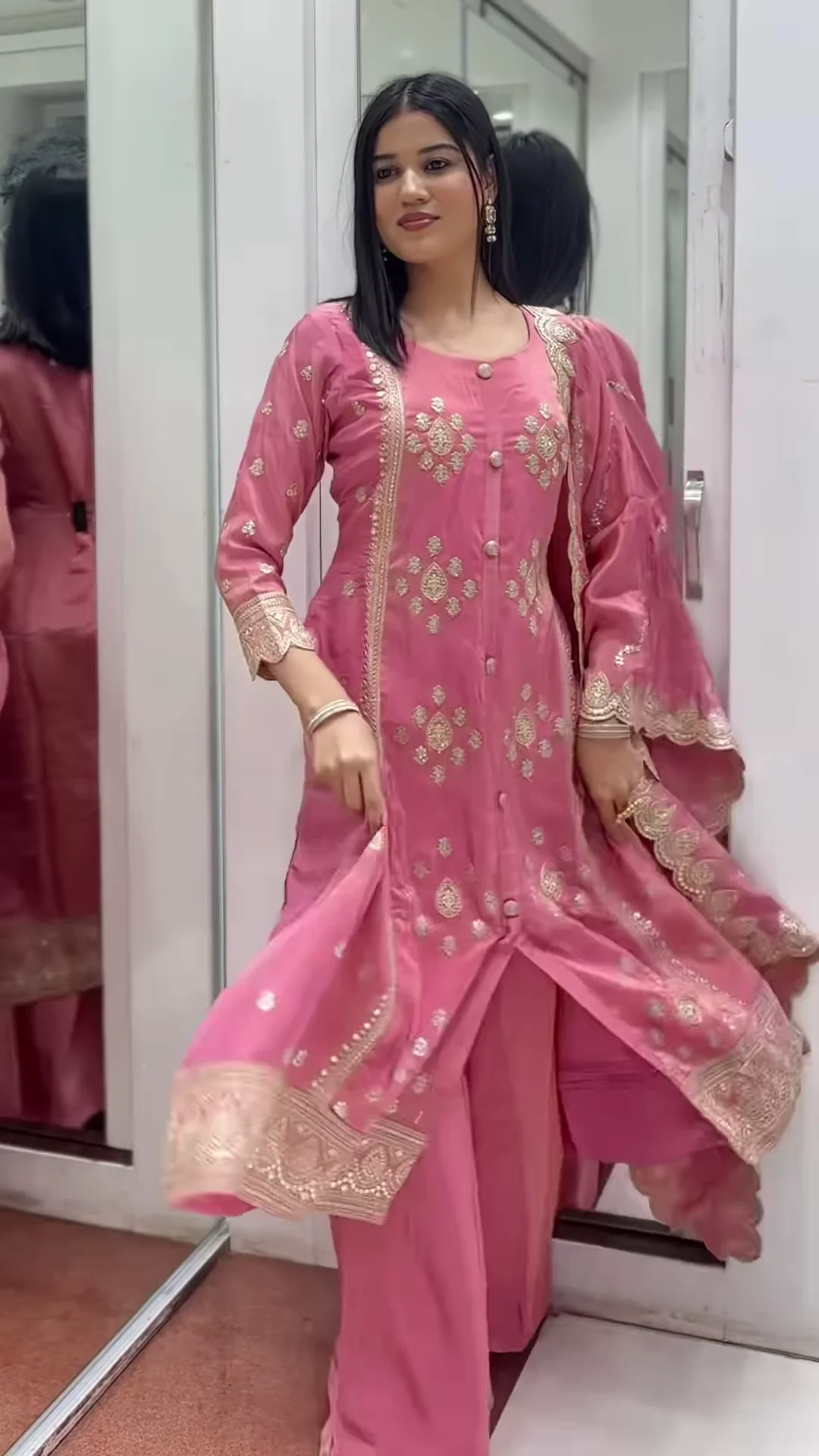 Women’s Embroidered Anarkali Kurta Set – A Timeless Blend of Tradition & Elegance - Image 2