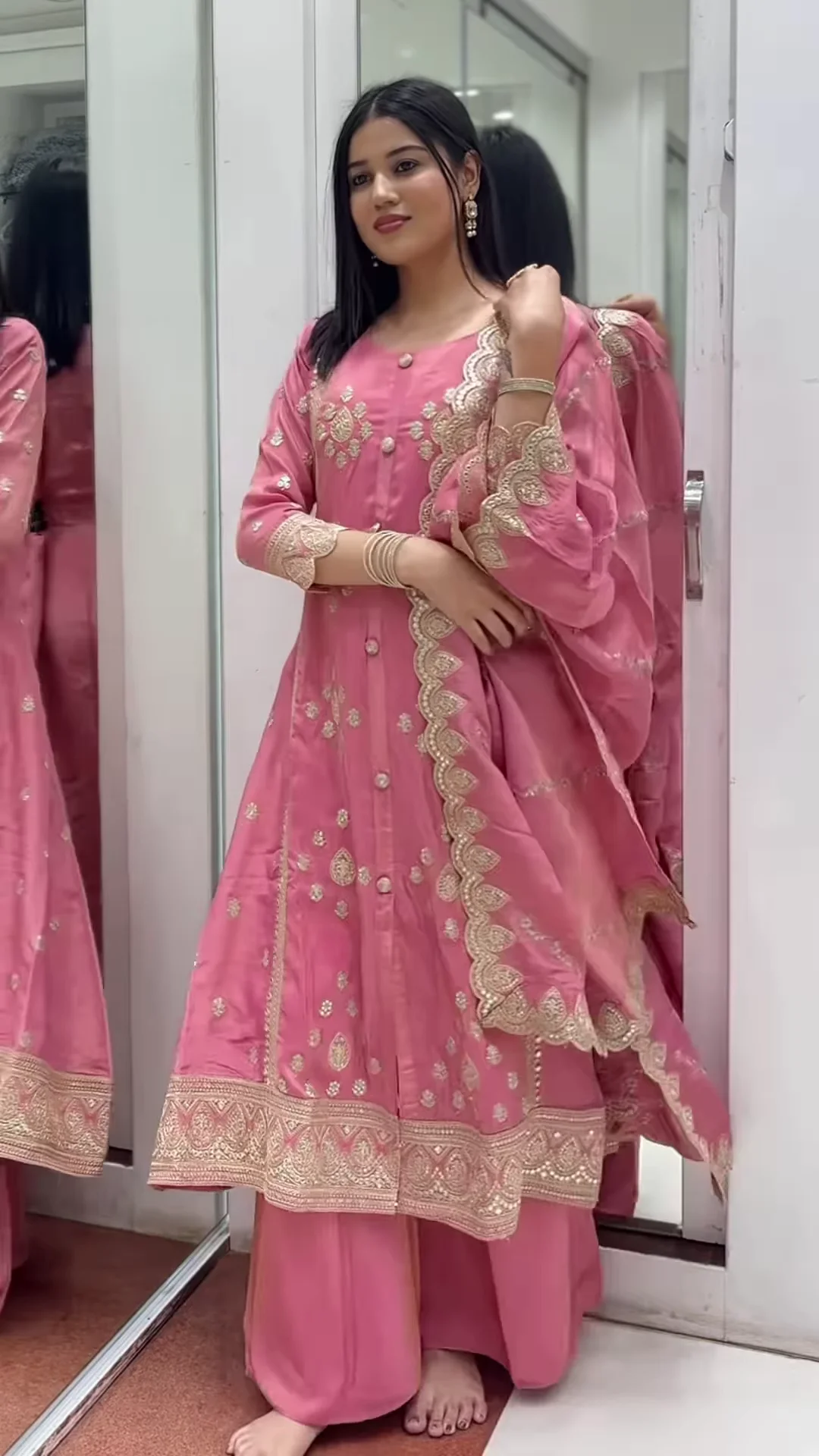 Women’s Embroidered Anarkali Kurta Set – A Timeless Blend of Tradition & Elegance - Image 3