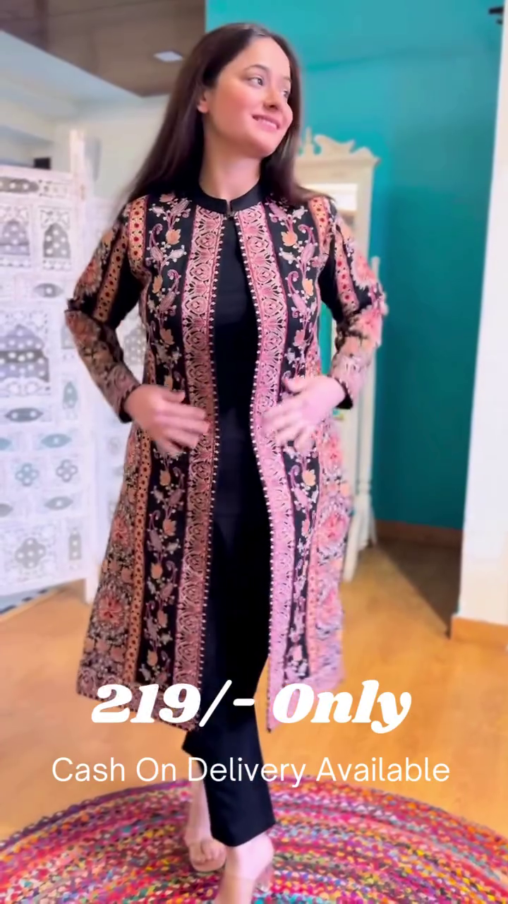 Women Floral Embroidered Thread Work Pure Wool Kurta with Trousers