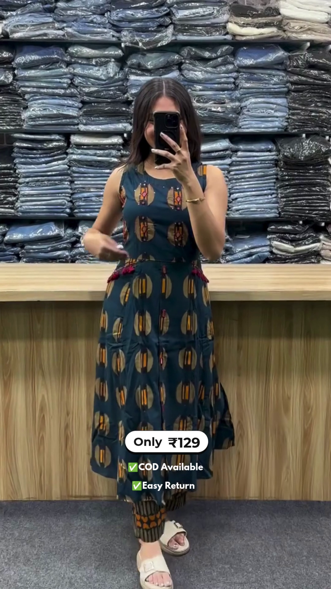 Stylish Women’s Sleeveless Kurta Set with Pocket - Image 2