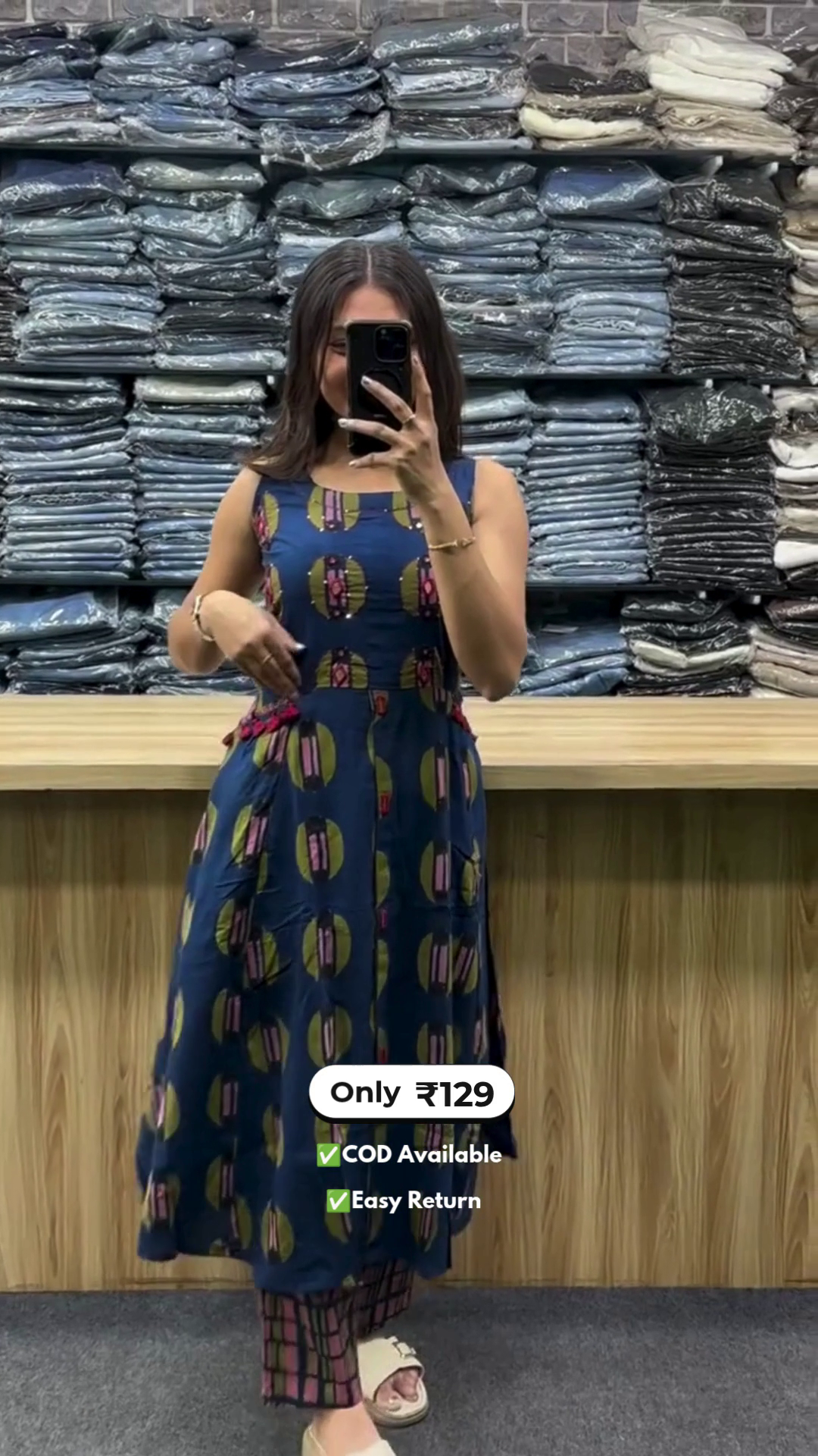 Stylish Women’s Sleeveless Kurta Set with Pocket - Image 3