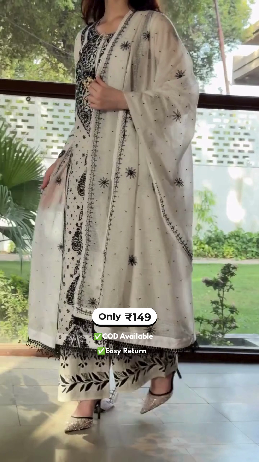 Women’s Chikankari Kurta Set